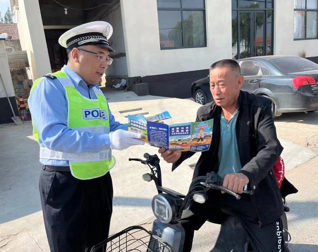 保通畅、防事故临沂公安交警在路上！九游会J9感知山东 假期最后一天(图1)