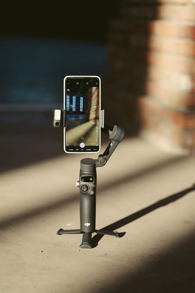 blie 7 Pro稳定器首发初体验！j9国际站549元！大疆OSMO Mo(图9)